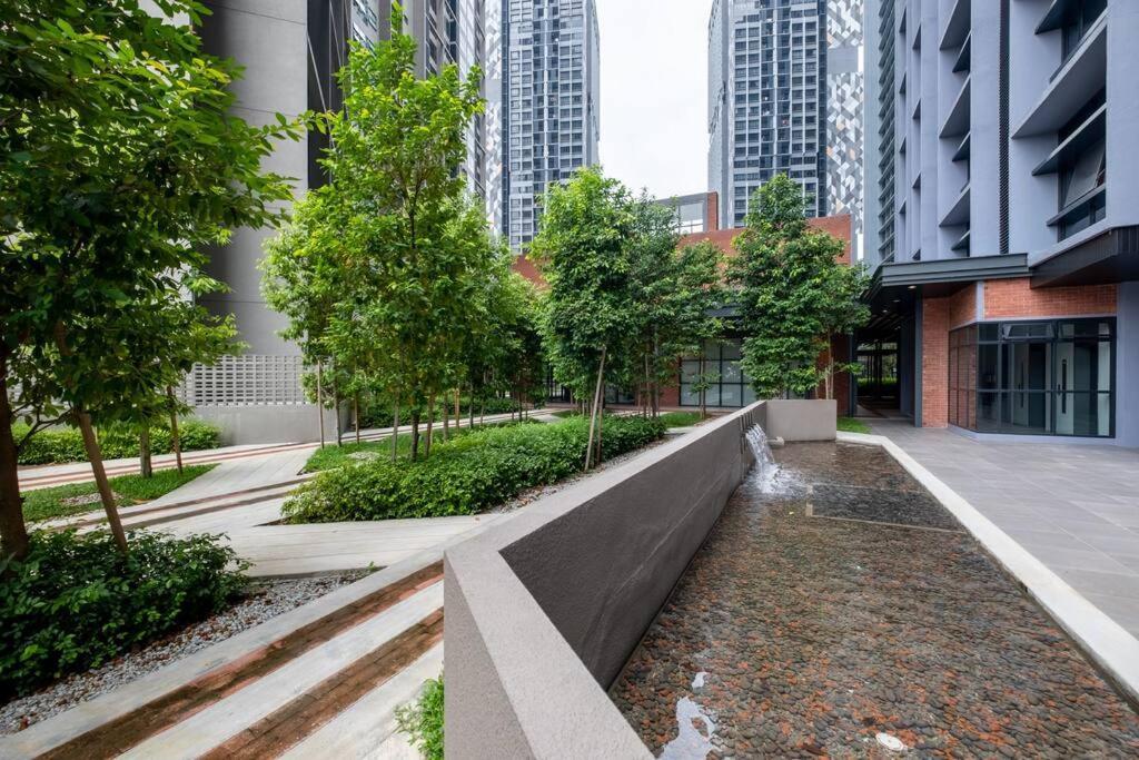 Millerz Square By Feel Free Bus To Mid Valley Kl Sentral