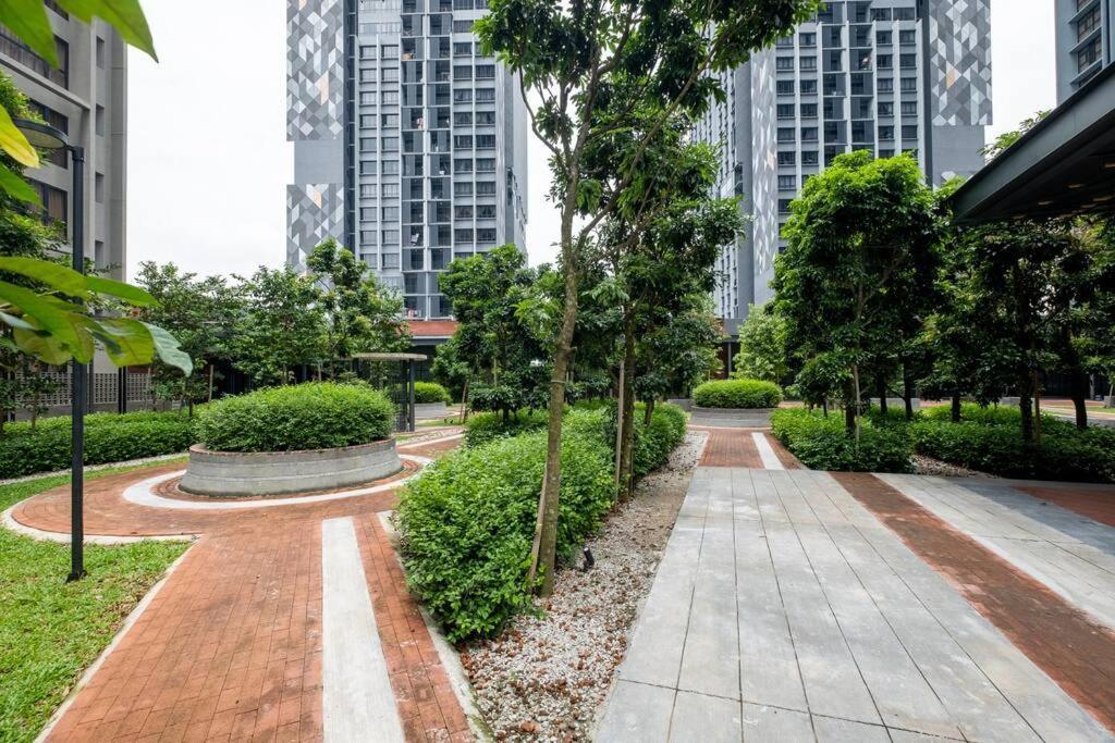 Millerz Square By Feel Free Bus To Mid Valley Kl Sentral Kuala Lumpur